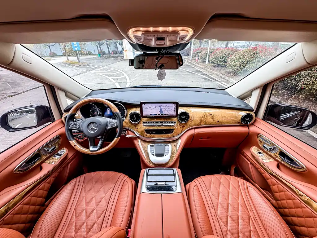 Mercedes-Benz V-Class 2023 — фото 7