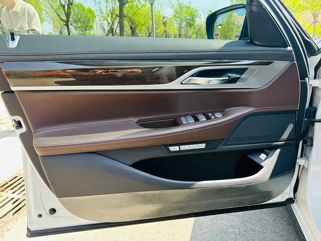 BMW 7 Series 2016 — фото 6
