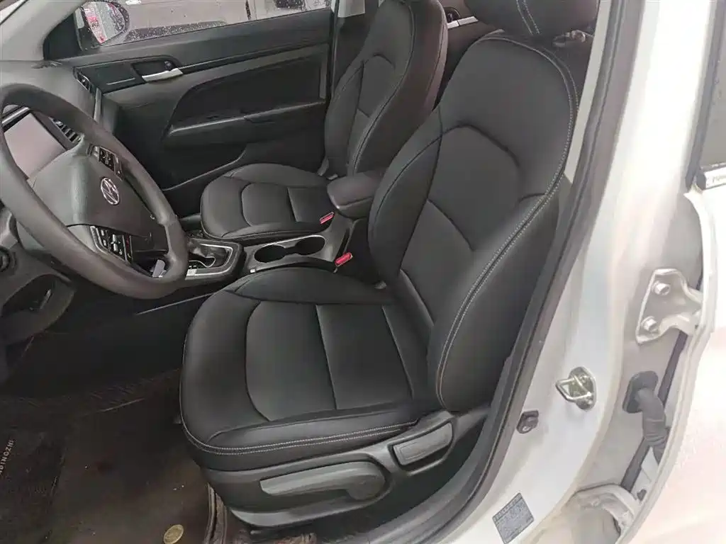 Hyundai Elantra 2018 — фото 15