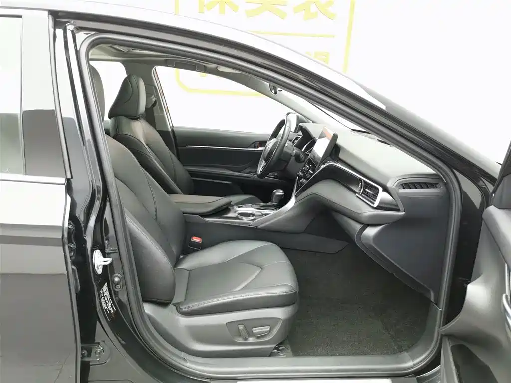 Toyota Camry 2022 — фото 23