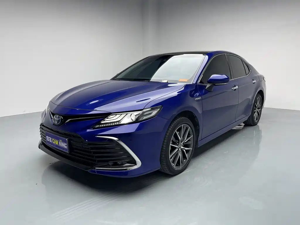 Toyota Camry 2023 — фото 1