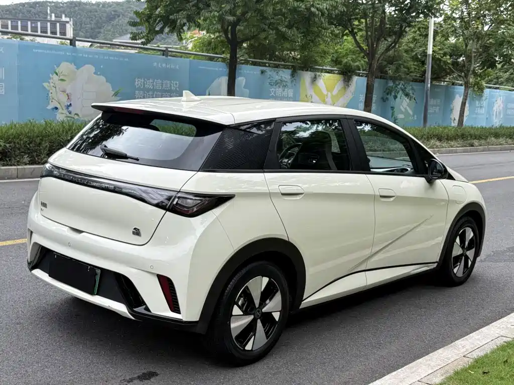 BYD Dolphin 2023