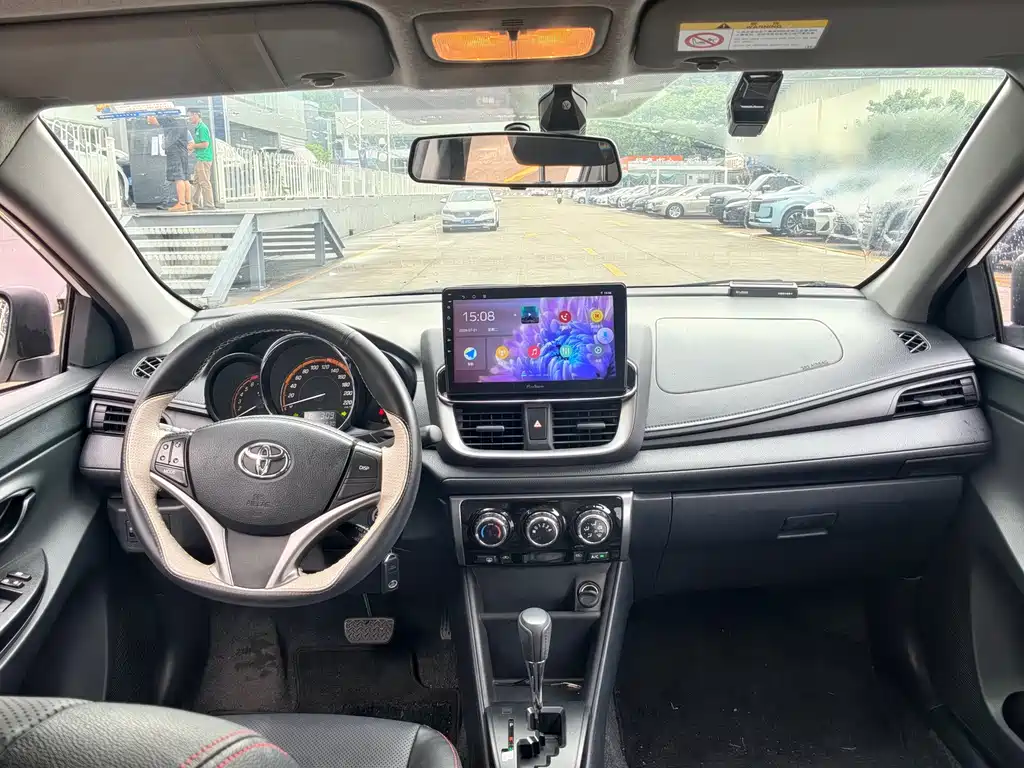 Toyota Yaris L 2022 — фото 13
