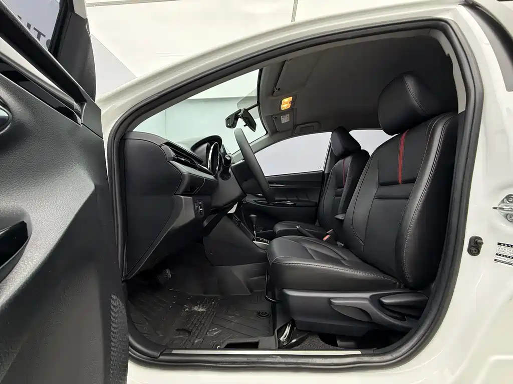 Toyota Yaris L 2022 — фото 17