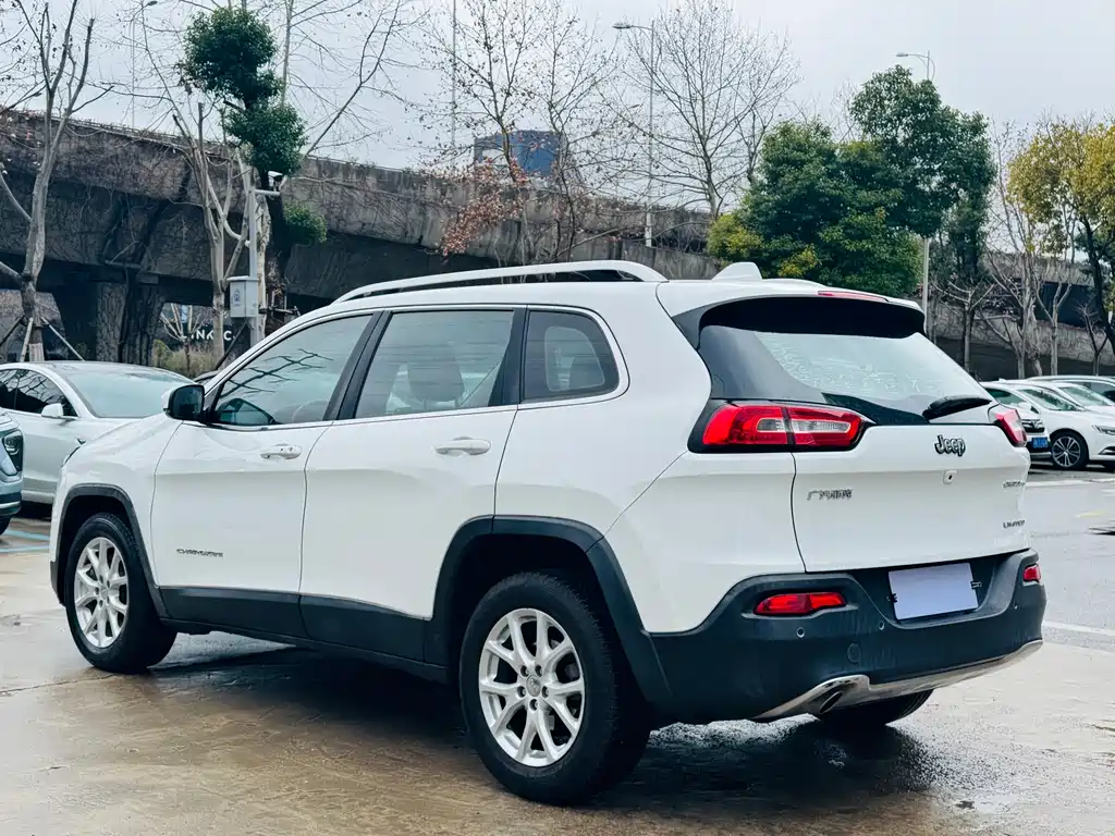 Jeep Cherokee 2018 — фото 14