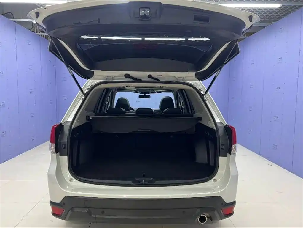 Subaru Forester 2023 — фото 8