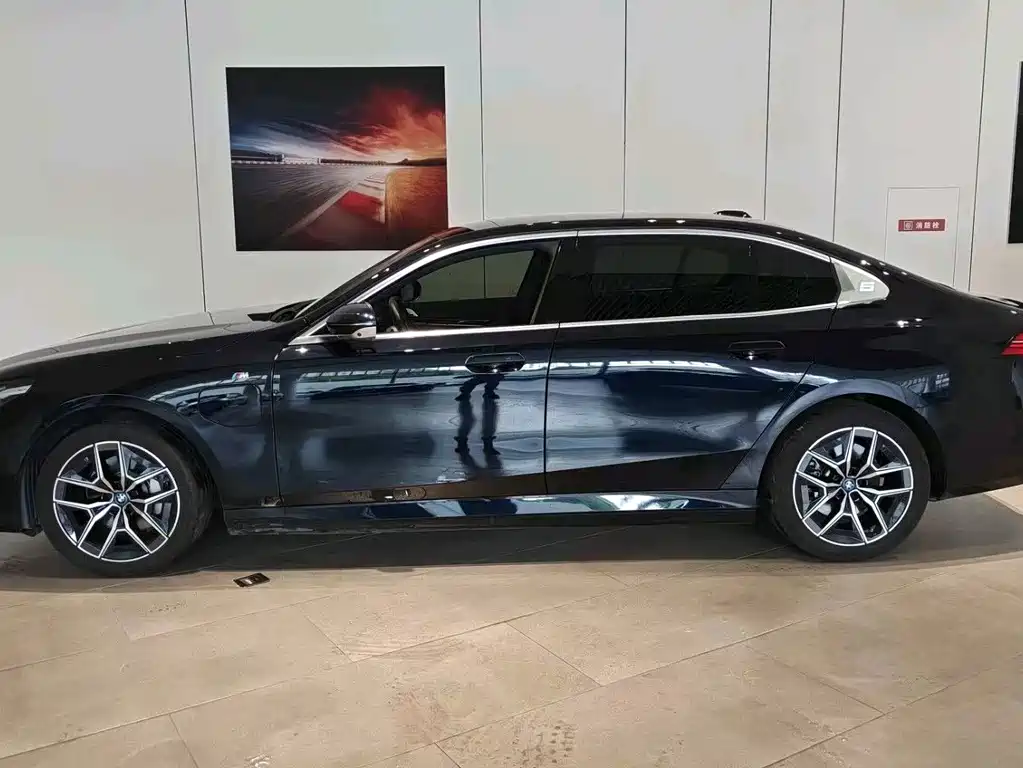 BMW i5 2024 — фото 3