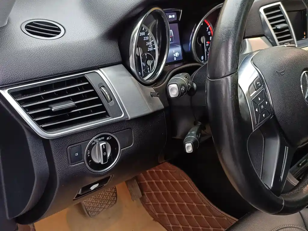 Mercedes-Benz M-Class 2015 — фото 11