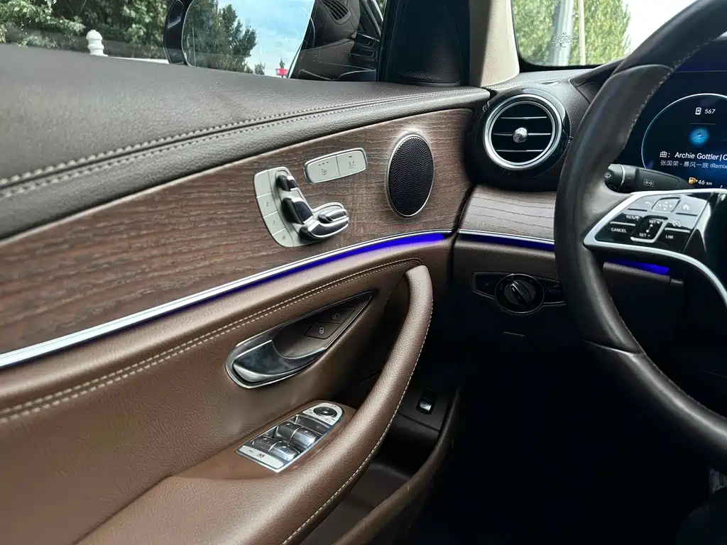 Mercedes-Benz E-Class 2021 — фото 14