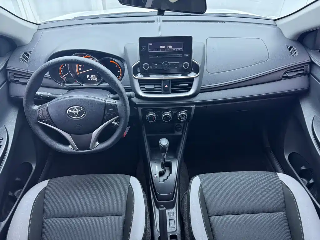 Toyota Yaris L 2022 — фото 14