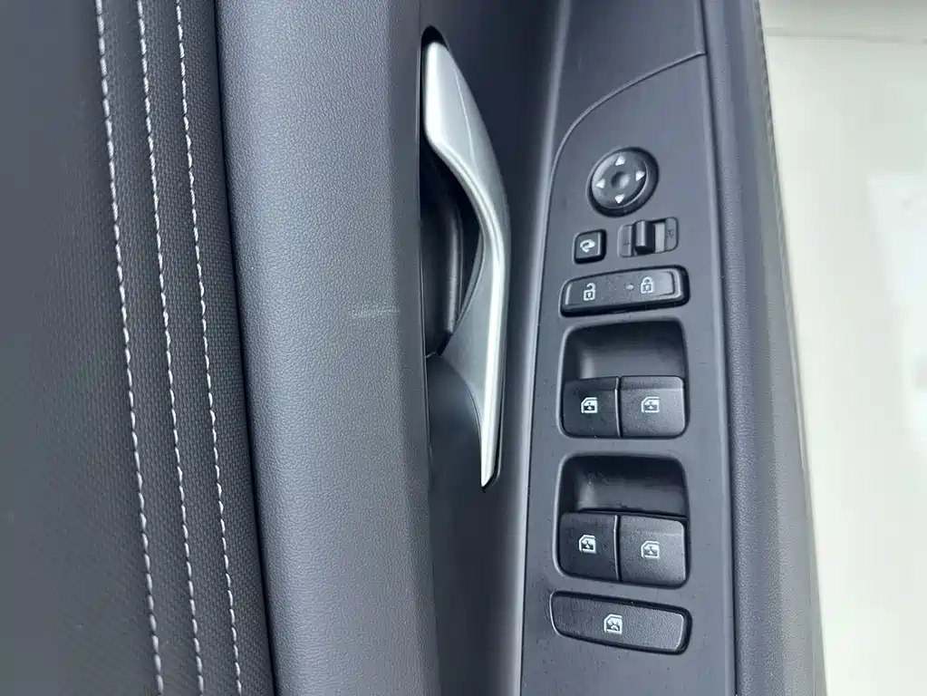 Hyundai Elantra 2023 — фото 18