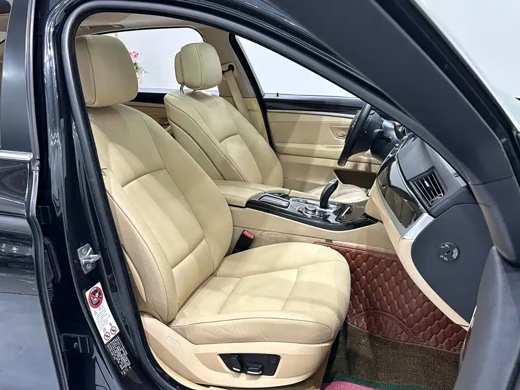 BMW 5 Series 2012 — фото 14