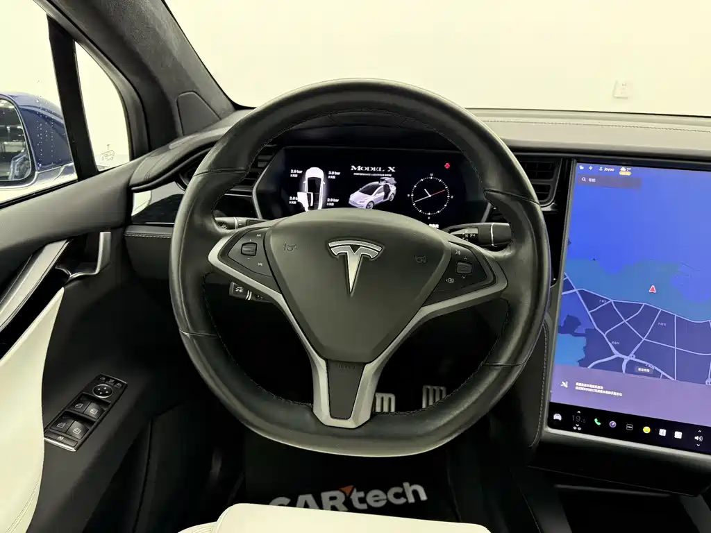 Tesla Model X 2020 — фото 25