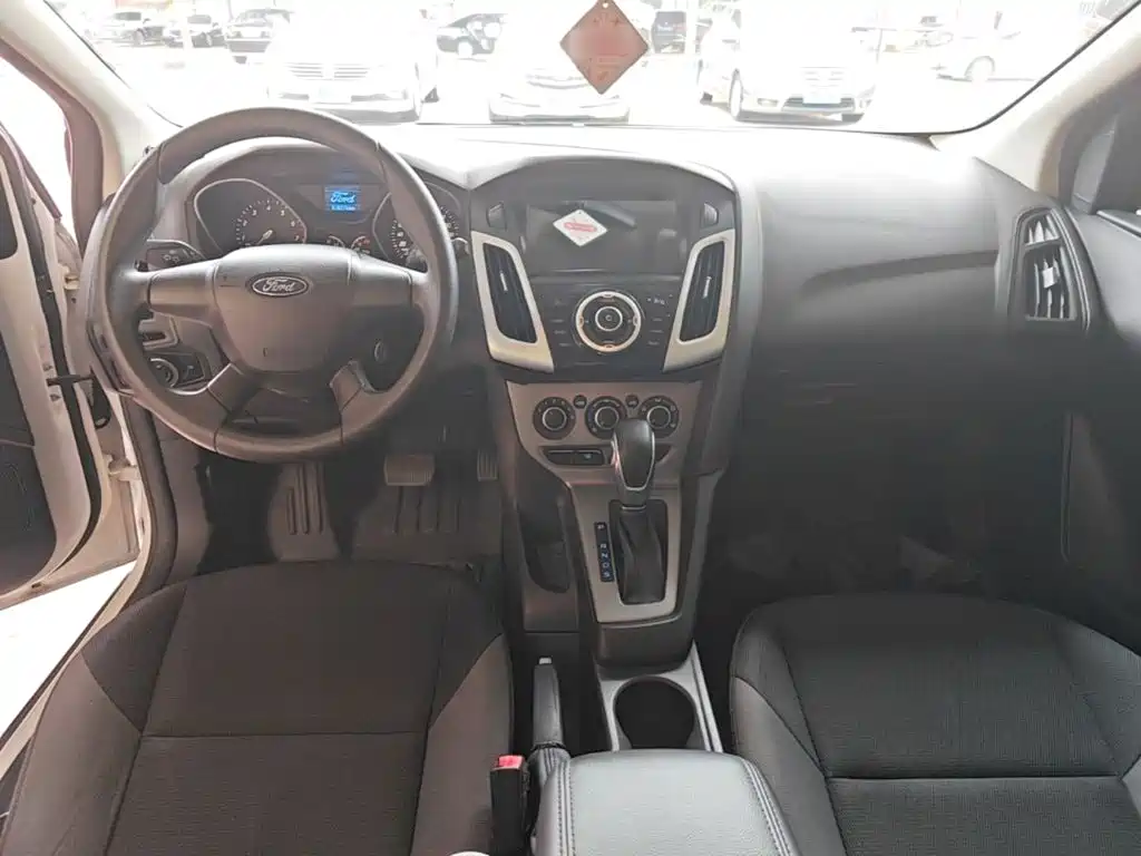 Ford Focus 2015 — фото 10