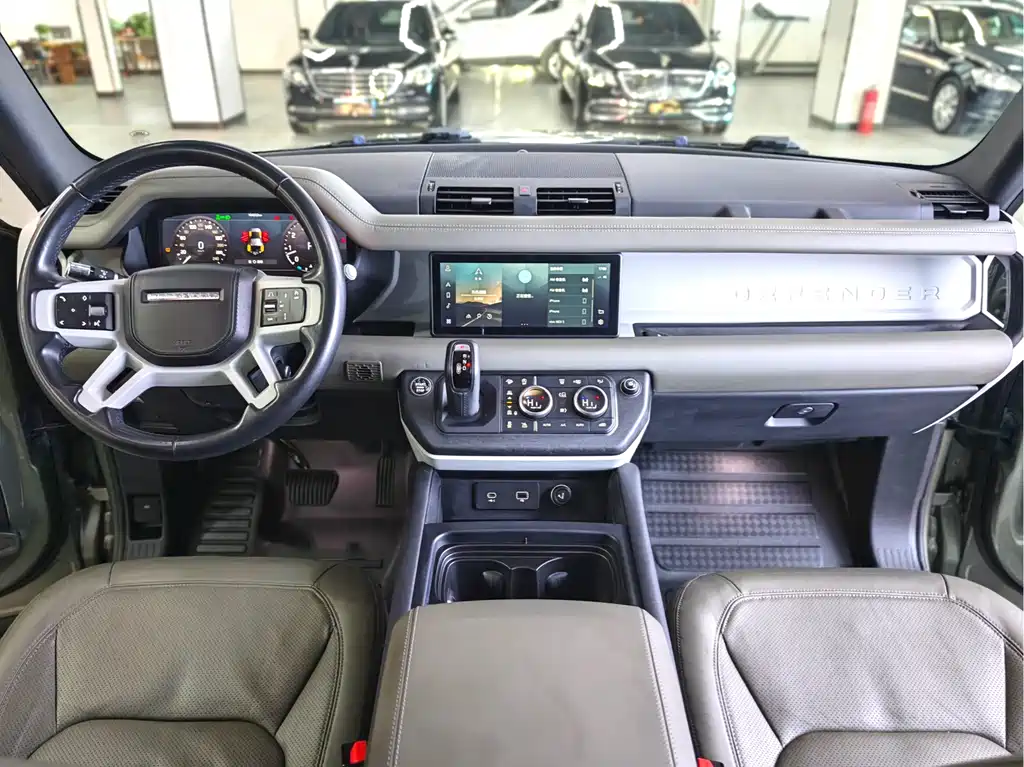 Land Rover Defender 2020 — фото 12