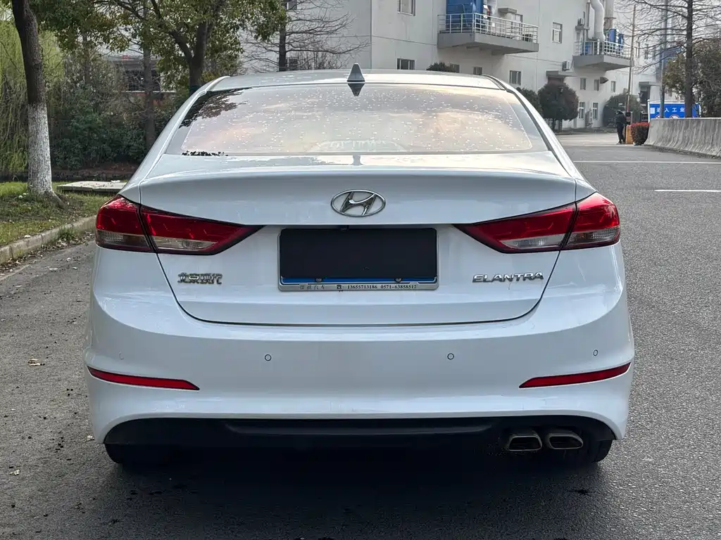 Hyundai Elantra 2019 — фото 14