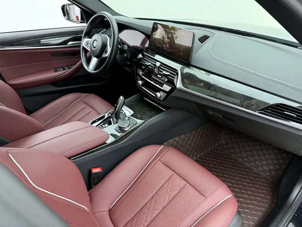 BMW 5 Series 2021 — фото 13