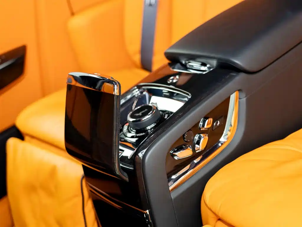 Rolls-Royce Phantom 2022 — фото 15