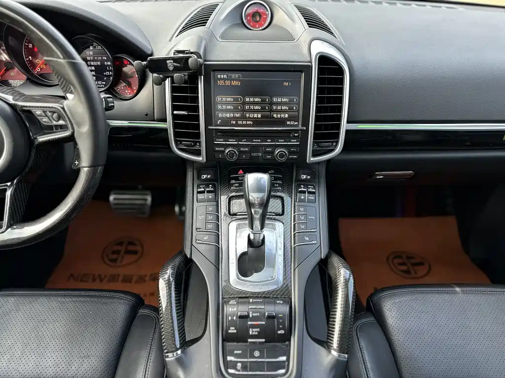 Porsche Cayenne 2015 — фото 12