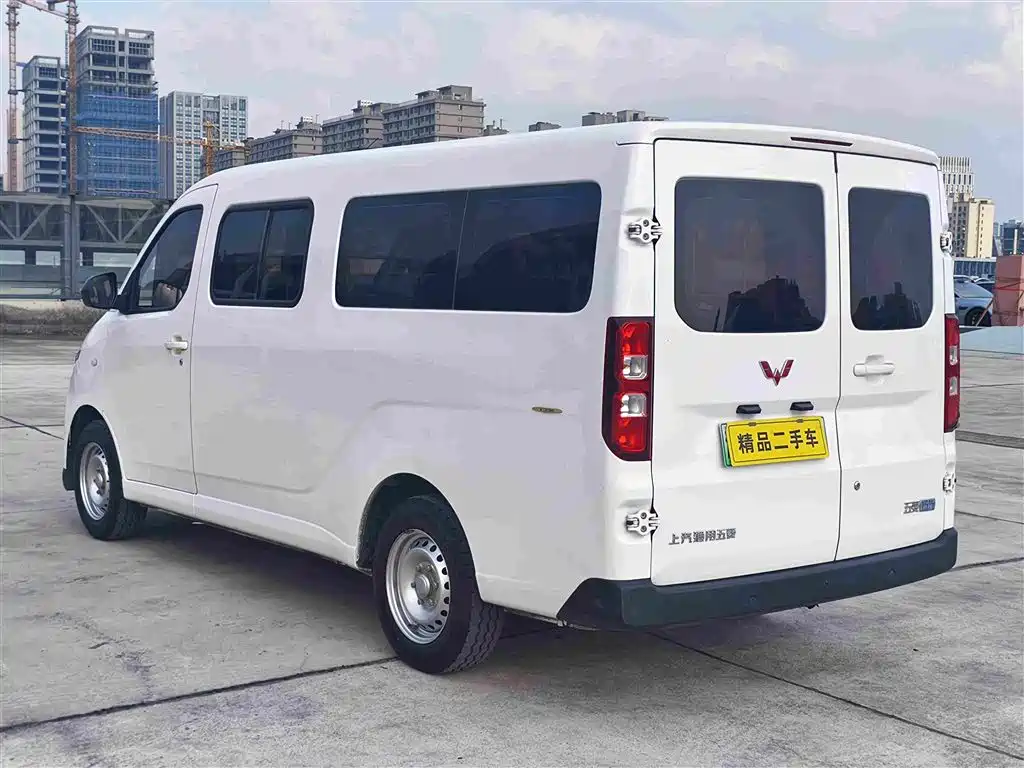 Wuling Yangguang 2025