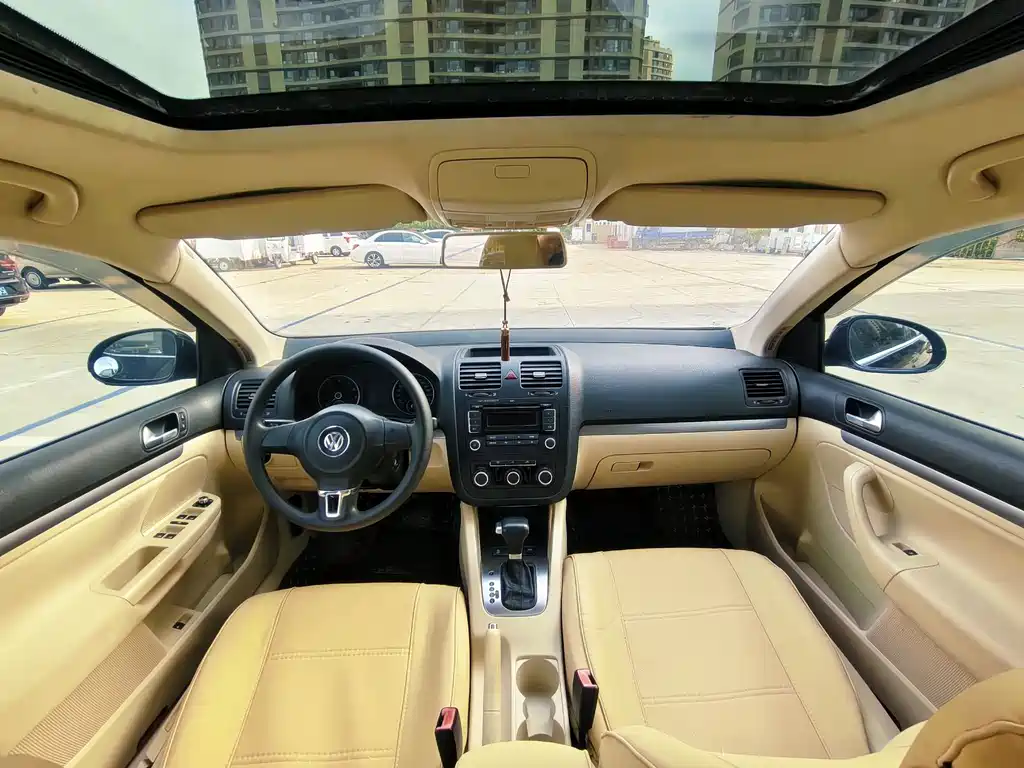 Volkswagen Sagitar 2011