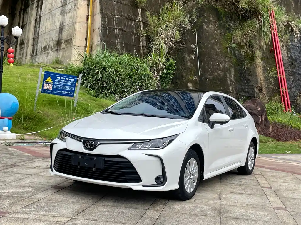 Toyota Corolla 2023 — фото 1