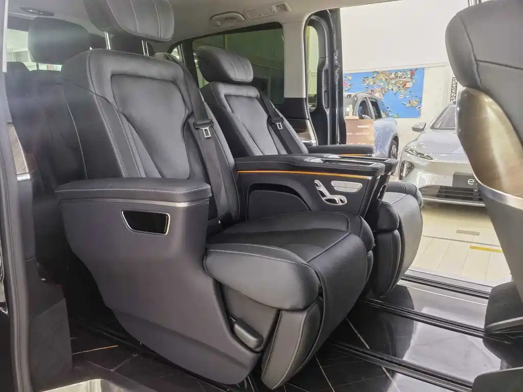 Mercedes-Benz V-Class 2024 — фото 13