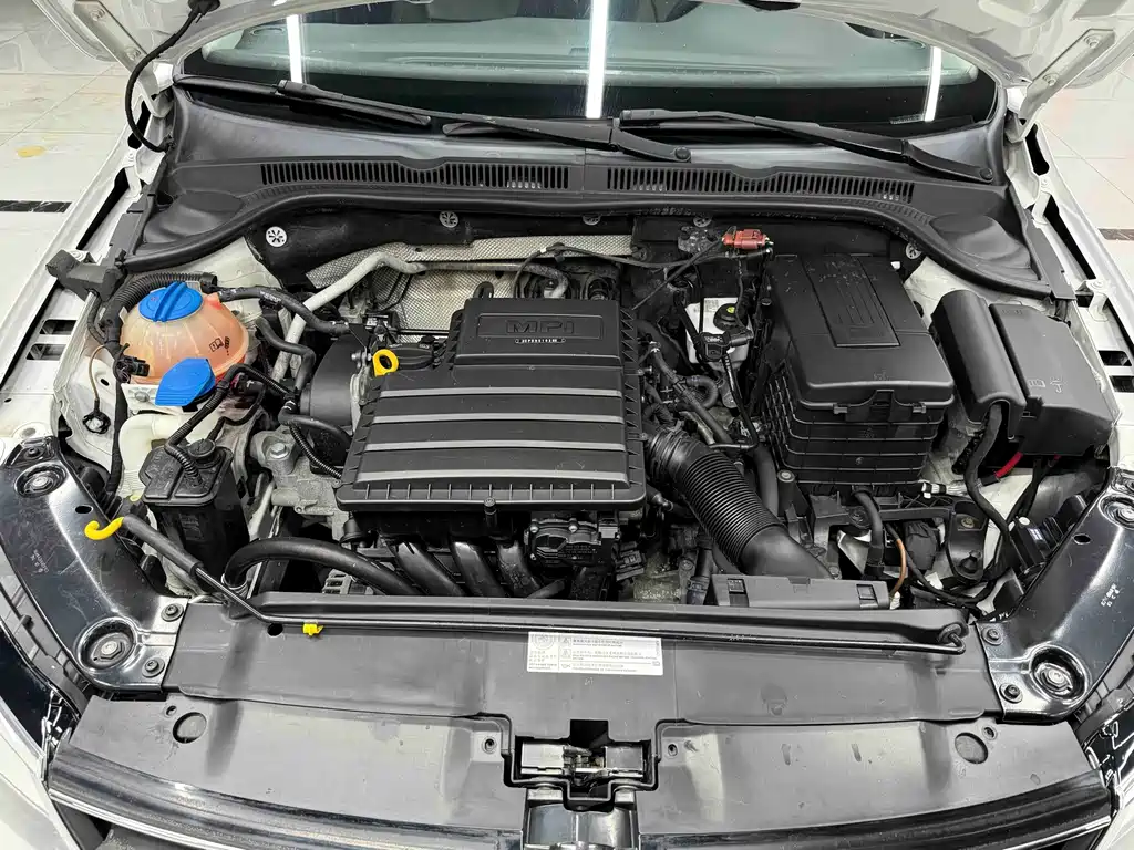 Volkswagen Sagitar 2016