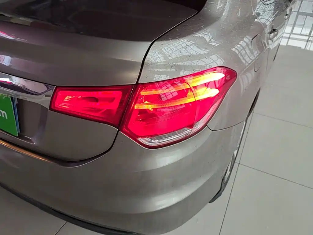 Citroën C4L 2015 — фото 8