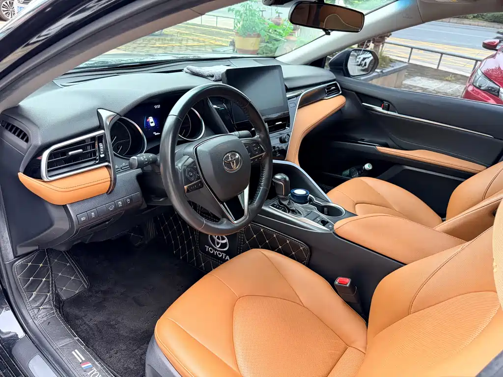 Toyota Camry 2021 — фото 10