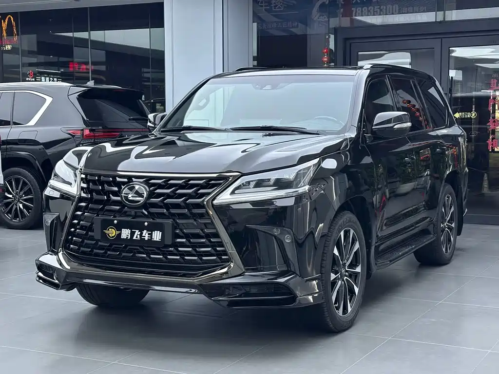 Lexus LX 2023 — фото 1