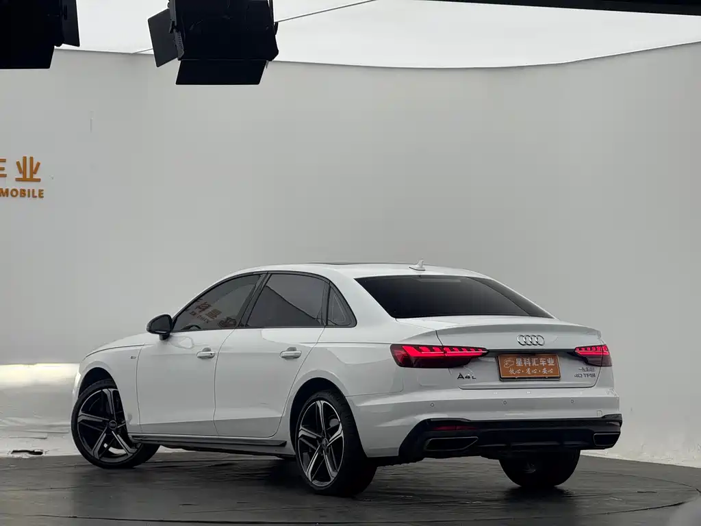 Audi A4L 2024 — фото 12