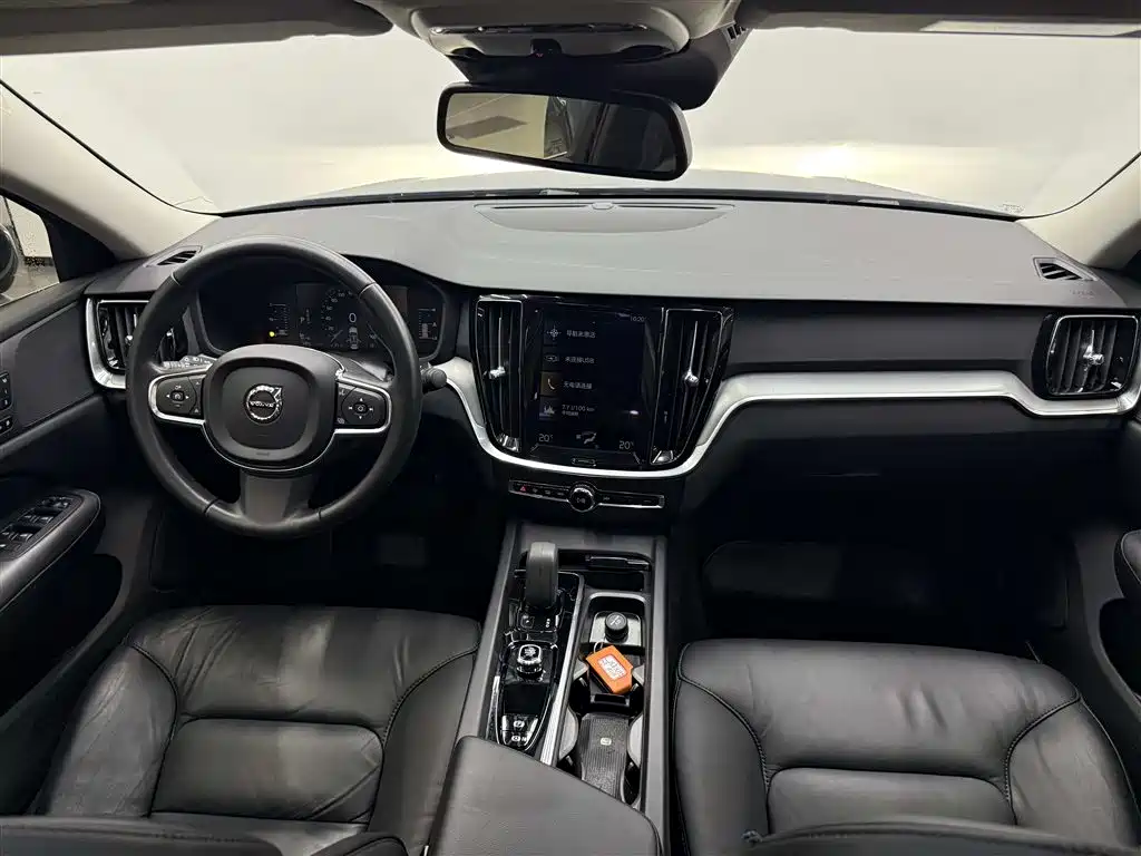 Volvo S60 2022 — фото 15