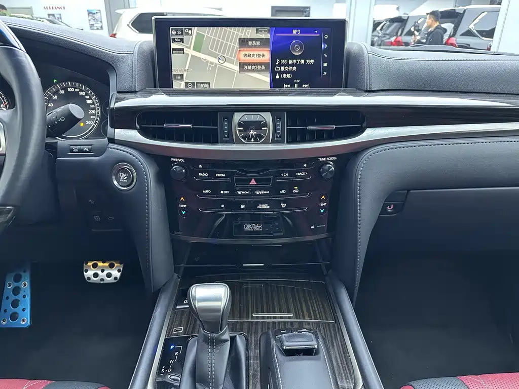Lexus LX 2023 — фото 17