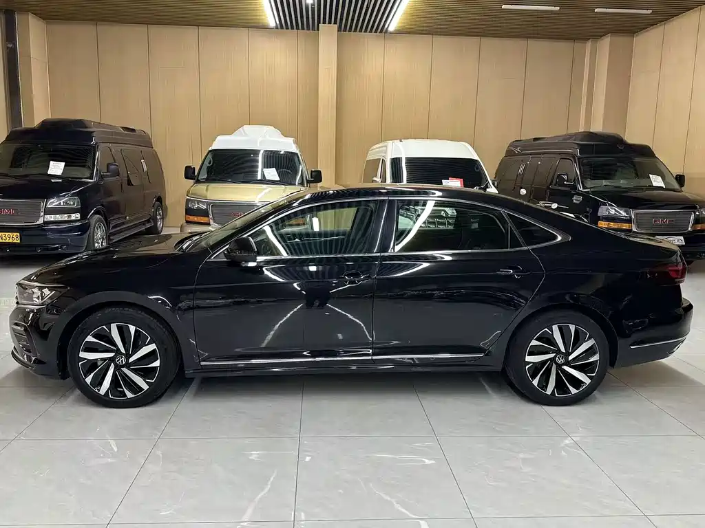 Volkswagen Passat 2023