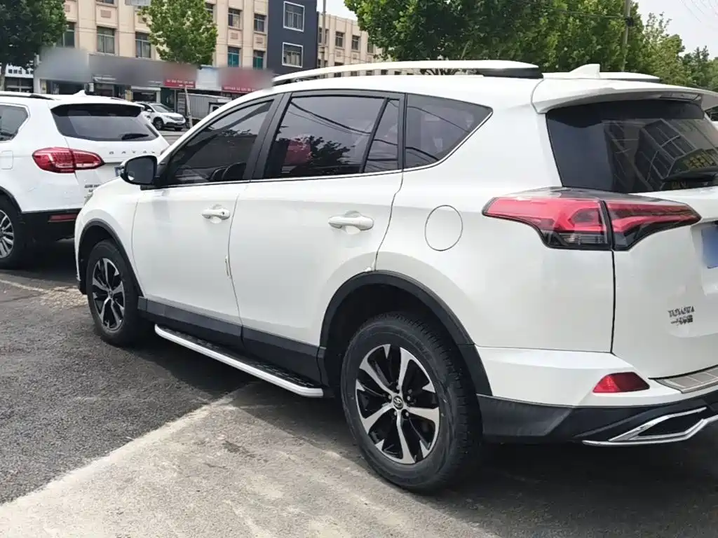 Toyota RAV4 2018 — фото 5