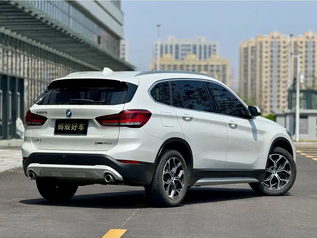 BMW X1 2021 — фото 8