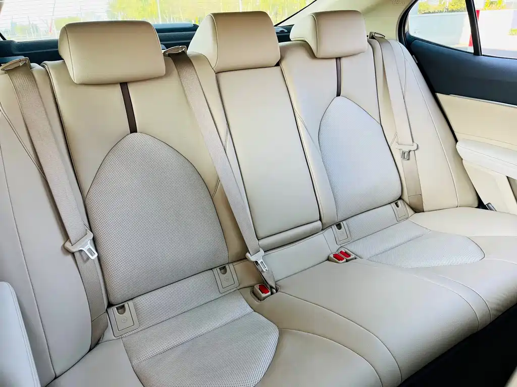 Toyota Camry 2019 — фото 28