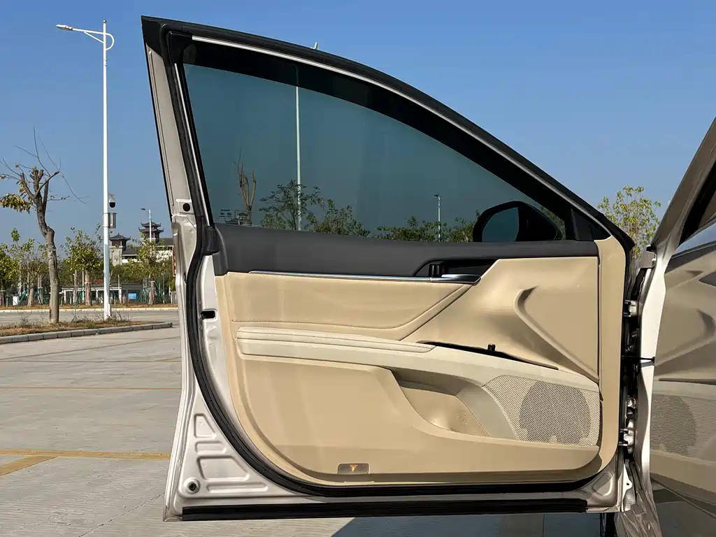 Toyota Camry 2019 — фото 13