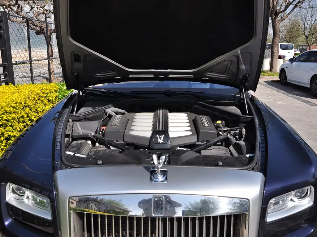 Rolls-Royce Ghost 2013 — фото 16