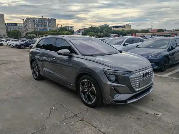 Audi Q5 E-Tron 2024