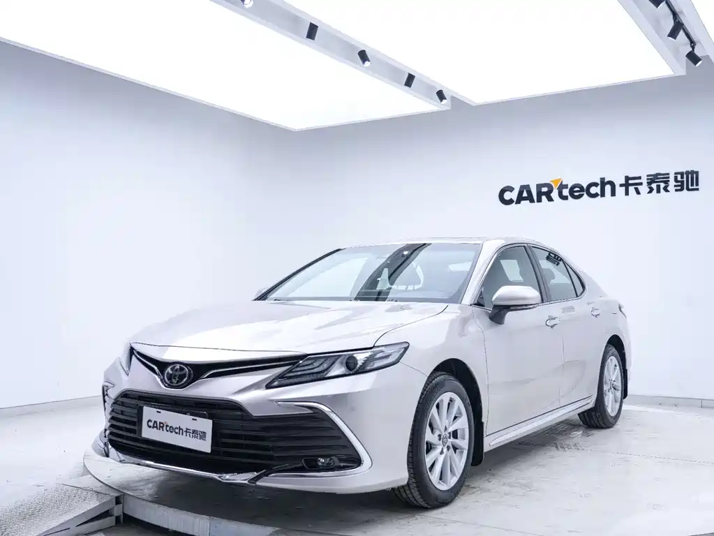 Toyota Camry 2024 — фото 7