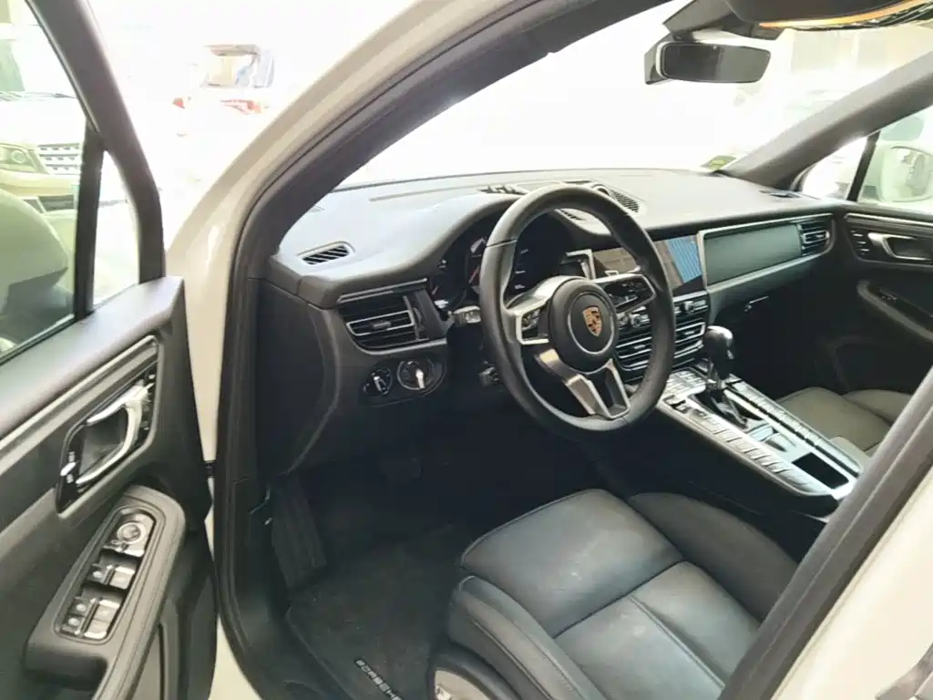 Porsche Macan 2020 — фото 16