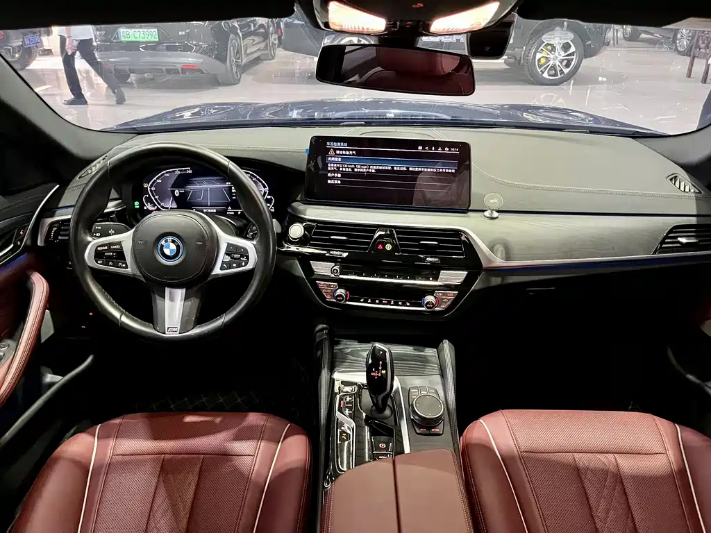 BMW 5 Series New Energy 2022 — фото 10