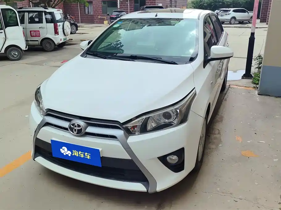 Toyota Yaris L 2015 — фото 1
