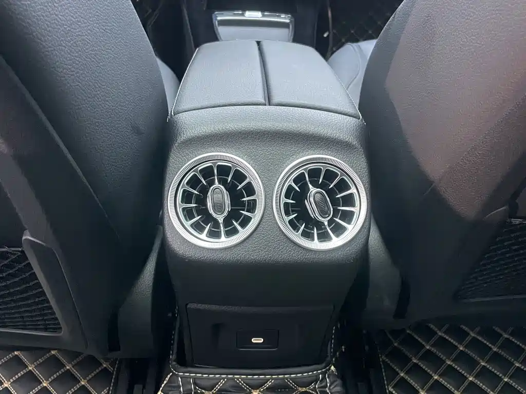 Mercedes-Benz A-Class 2024 — фото 12
