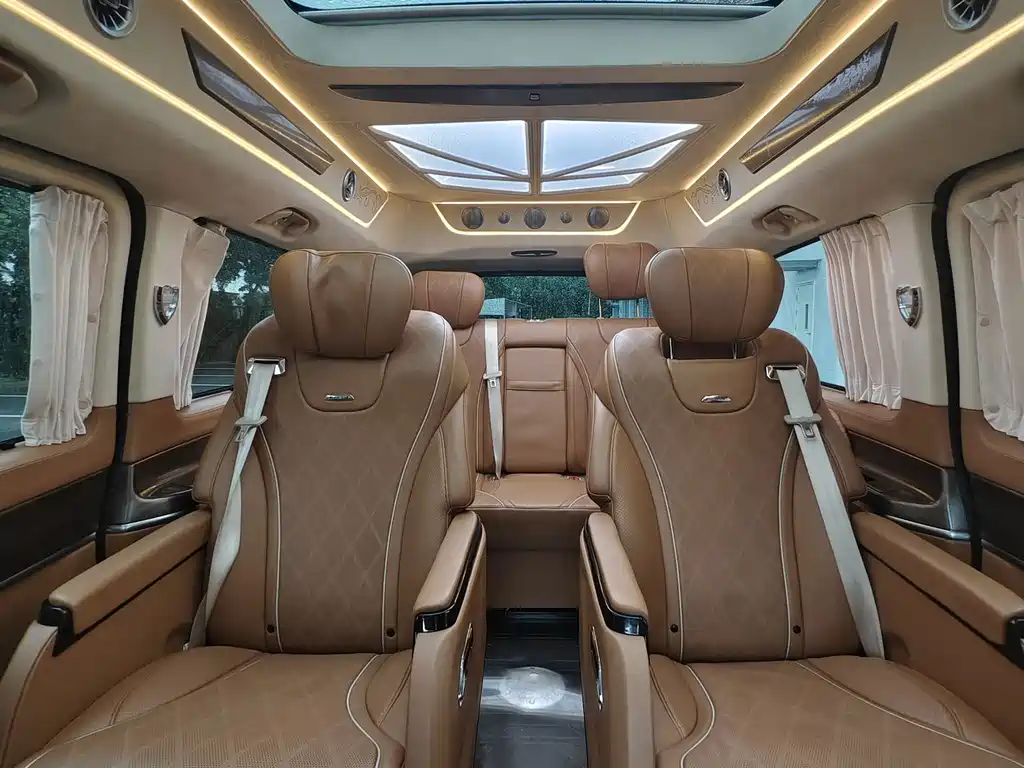 Mercedes-Benz V-Class 2021 — фото 10