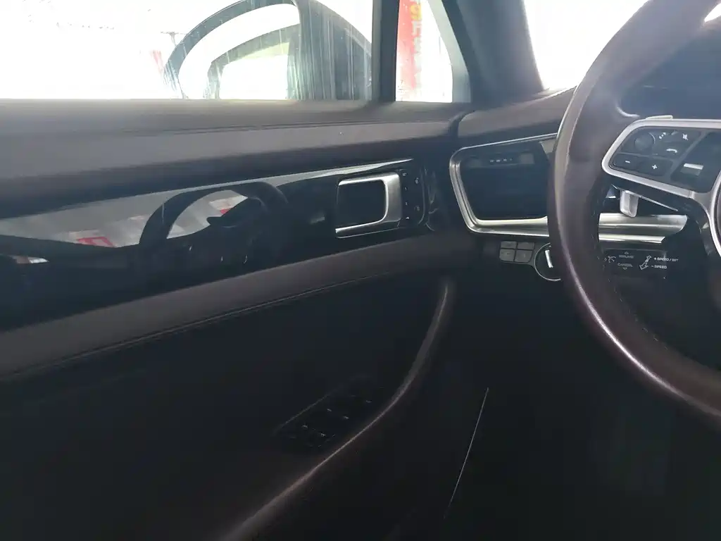 Porsche Panamera 2018 — фото 14