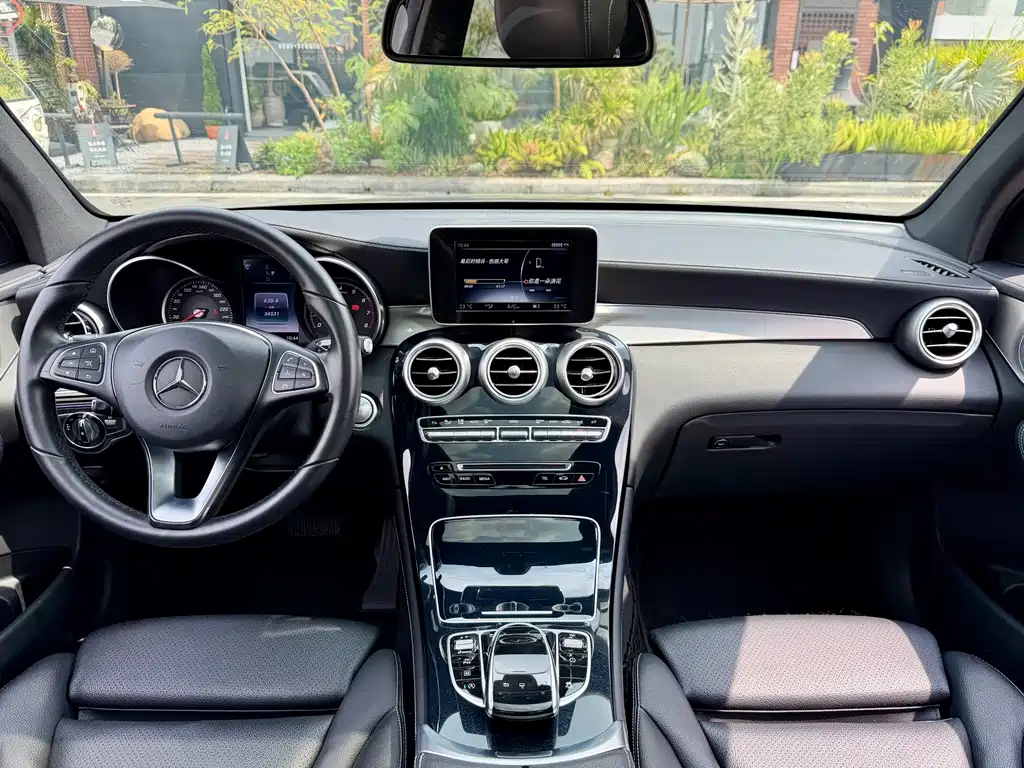 Mercedes-Benz GLC 2017 — фото 12