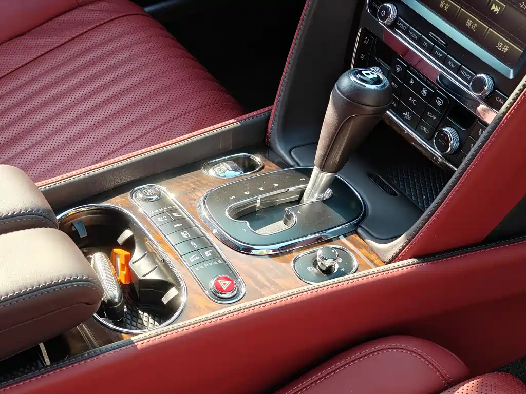 Bentley Flying Spur 2018 — фото 14